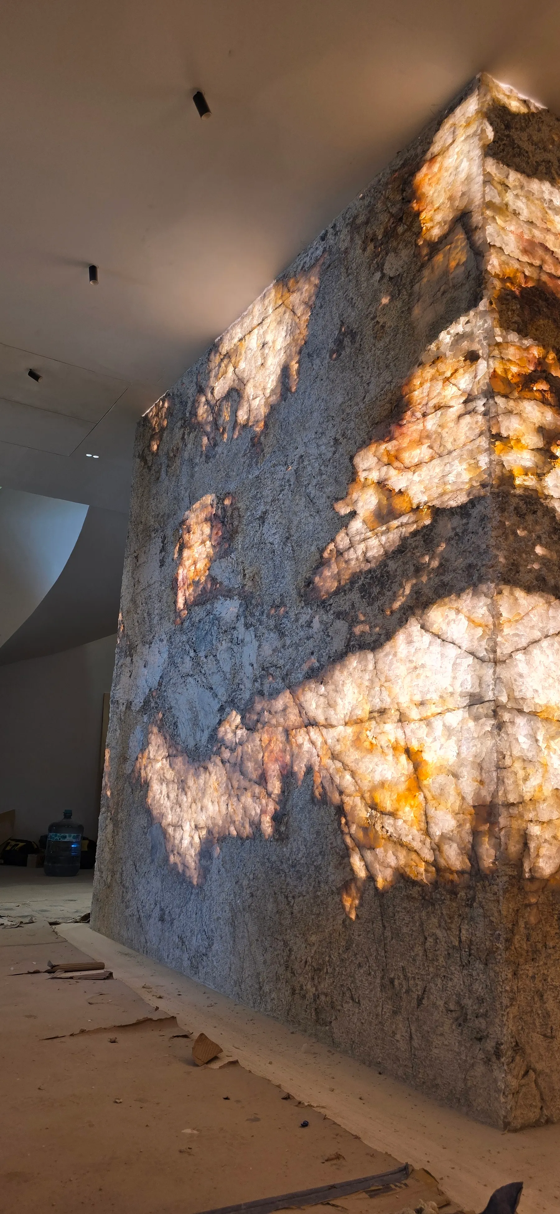 Muro de ónix retroiluminado